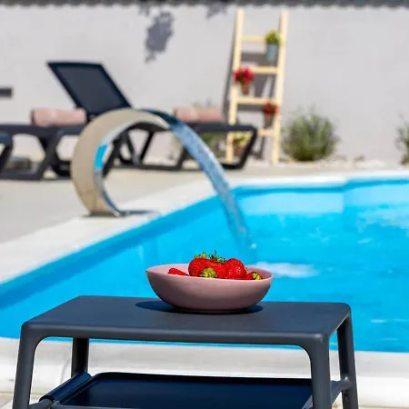 Pleasant Vasanni Apartment