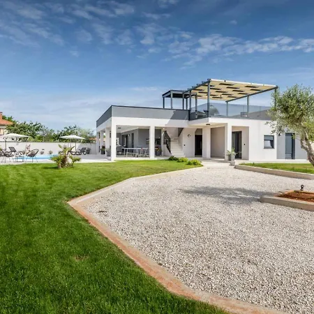 Pleasant Vasanni Apartment *